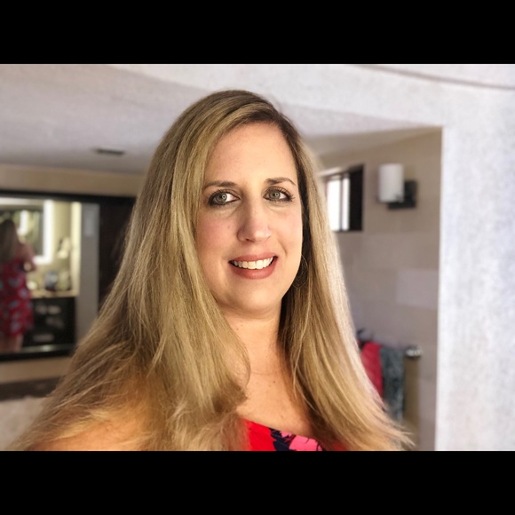 Meet your Posher, Leah - Picture 1 of 1